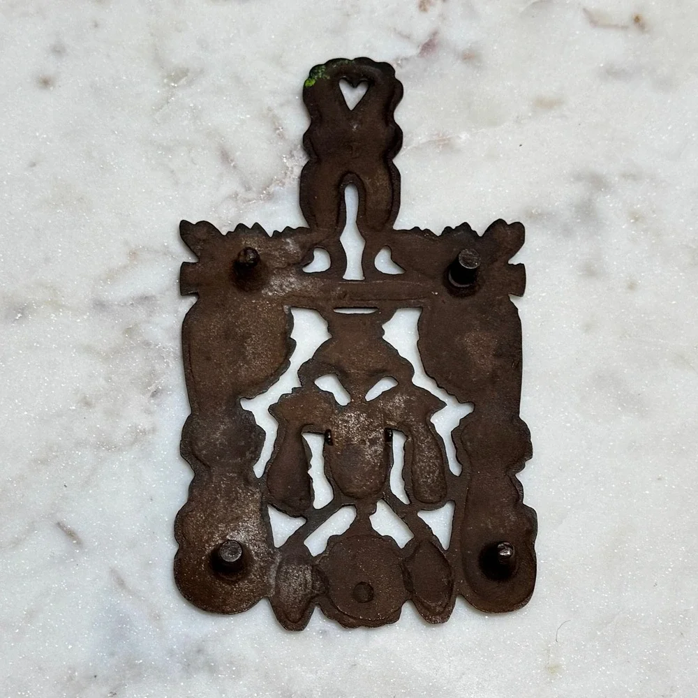 Vintage Ornate cottagecore cast iron Trivet Metal Kitchen Decor Grape Leaf retro